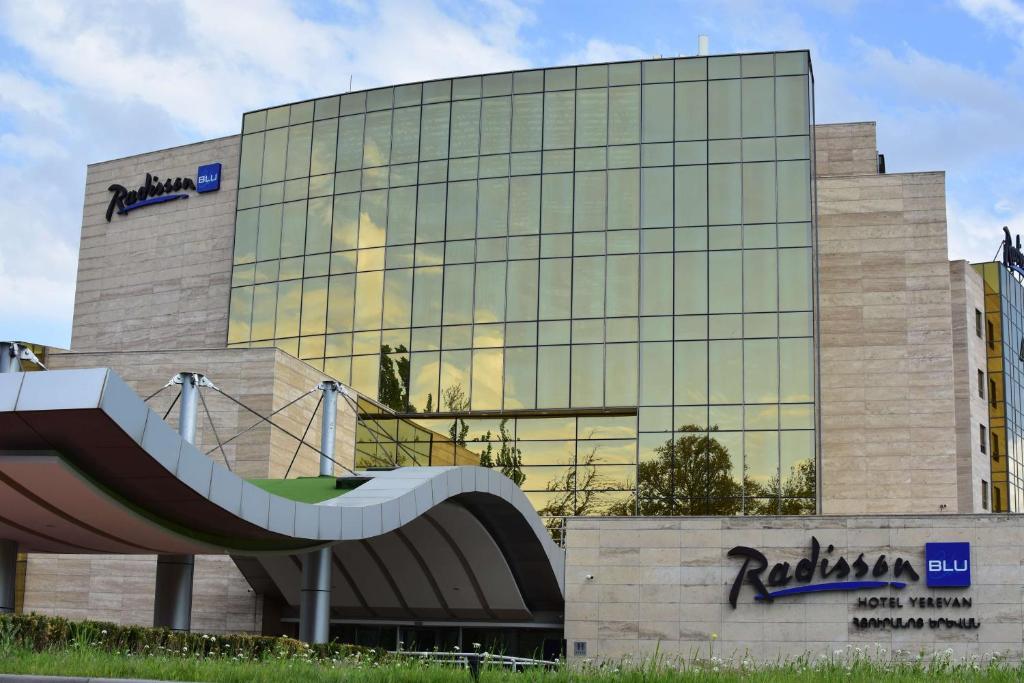 Yerevan 
 Radisson Blu Hotel 